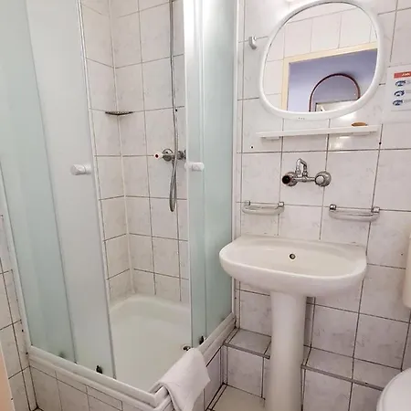 Hostal Cks - Centrum Konferencyjno-szkoleniowe Cs Natura Tour *